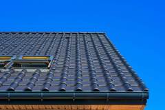 vertical-low-angle-closeup-shot-of-the-black-roof-of-building